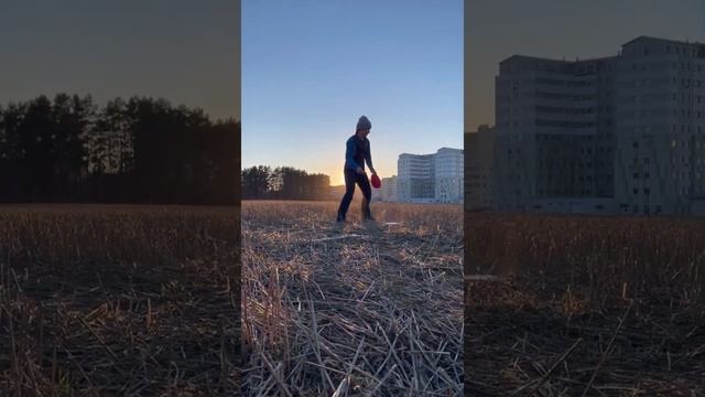 Спонтанное фризби с Хиро смотреть онлайн