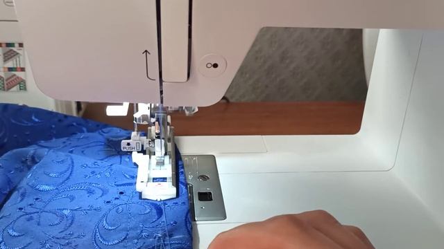 Автоматическая петля на швейно-вышивальной машине Bernina Bernette Chicago 7 смотреть онлайн