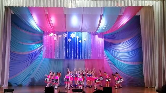 Ансамбль эстрадного танца "Ассорти" -- танец "Рассмешилки" г.Новокузнецк Кузбасс смотреть онлайн