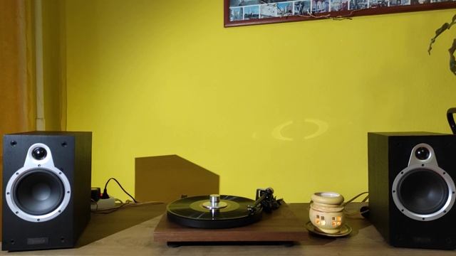 Tannoy Eclipse One + Crosley C 6A смотреть онлайн