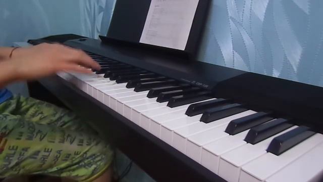 "Маленькой ёлочке холодно зимой" на пианино. смотреть онлайн