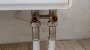 Как снять радиатор отопления с нижним подводом