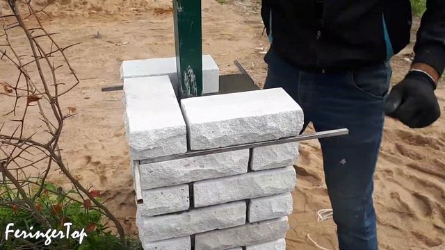 Подглядываю за опытным каменщиком, как он ЛИХО ДЕЛАЕТ кирпичные столбы