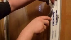 Вынимаем стекло из стеклопакета.