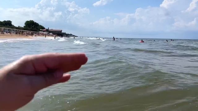 Я ДОВОЛЕН тут море тёплое и пляж ПЕСОЧНЫЙ длинный как в ИНДИИ на ГОА - это Голубицкая смотреть онлайн