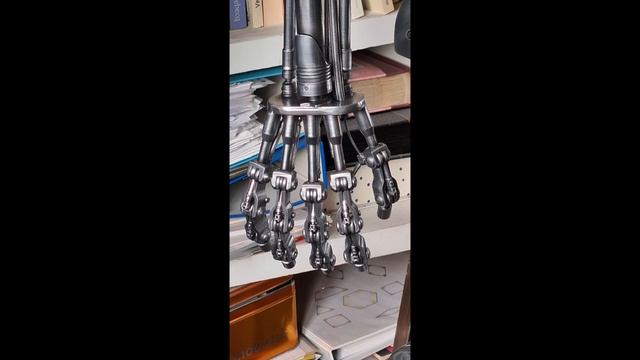 Building a TERMINATOR T800 endoskeleton смотреть онлайн