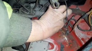 Расположение проводов насоса омывайки лобового стекла.Почему может не брызгать.Опель Вектра а 1.6