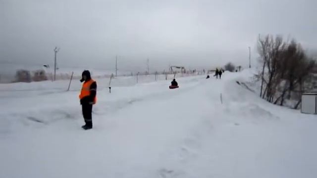 Катание на ватрушке. Крылатское.1 смотреть онлайн