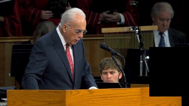 Pastor John MacArthur Reading Colossians 3:1-17 From The Legacy Standard Bible Ending In Prayer смотреть онлайн