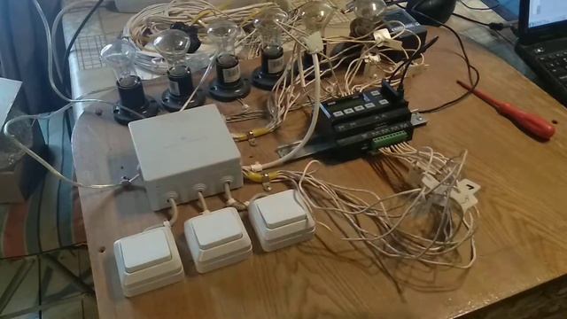 Управление освещением с фотореле и кнопками смотреть онлайн