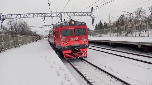 Электропоезд эт2м-073 Сообщением Тосно Санкт-Петербург Отправляется с платформы Колпино смотреть онлайн