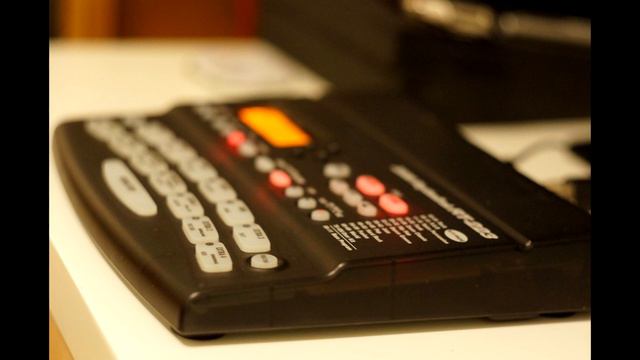 Zoom Rhythmtrak RT223 -a few beats procuced on this drum machine смотреть онлайн