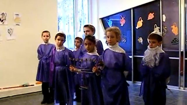 ханука в школе ор самеах 3-б класс 2011г. 2ч.002_PC.avi смотреть онлайн