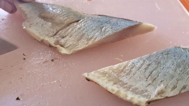 Сельдь на яйце. Легко и просто. Вы не знали?! Замечательная фуршетная закуска. Рецепт с селедочко смотреть онлайн