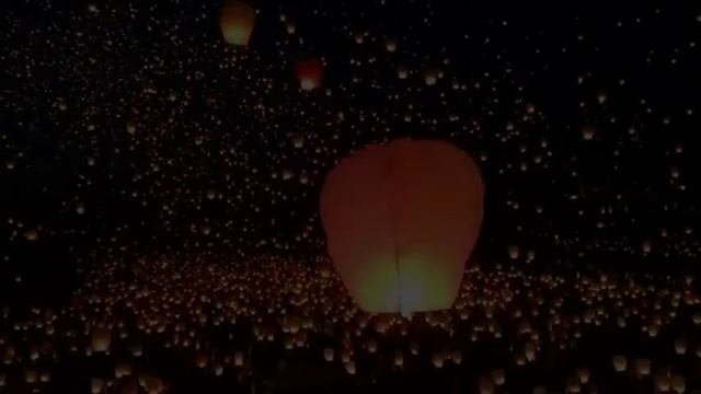 Красивый массовый запуск небесных фонариков смотреть онлайн