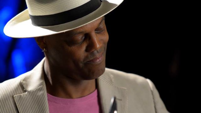 Eric Bibb Plays a Handmade Lottonen P-12, Parlor 12 String Acoustic Guitar смотреть онлайн