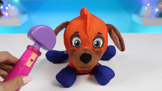 PAW PATROL Super Pup Zuma Visits Doc McStuffins Pet Vet Toy Hospital! смотреть онлайн