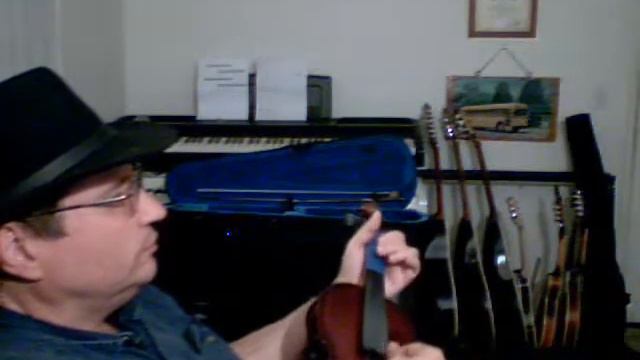 Turkey in the Straw. Violin plucked like a mandolin. Performed by Richard Mendonca смотреть онлайн