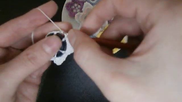 Как связать цветок на пуговице крючком смотреть онлайн