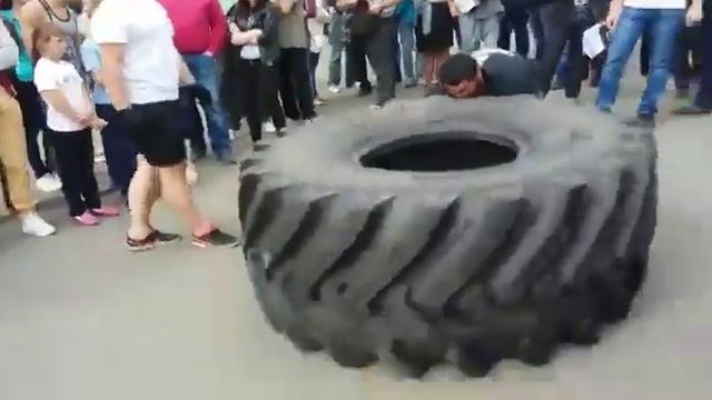 Самый сильный Таджик? из Ашта Халид Акрамов в чемпионате Алтайский край смотреть онлайн