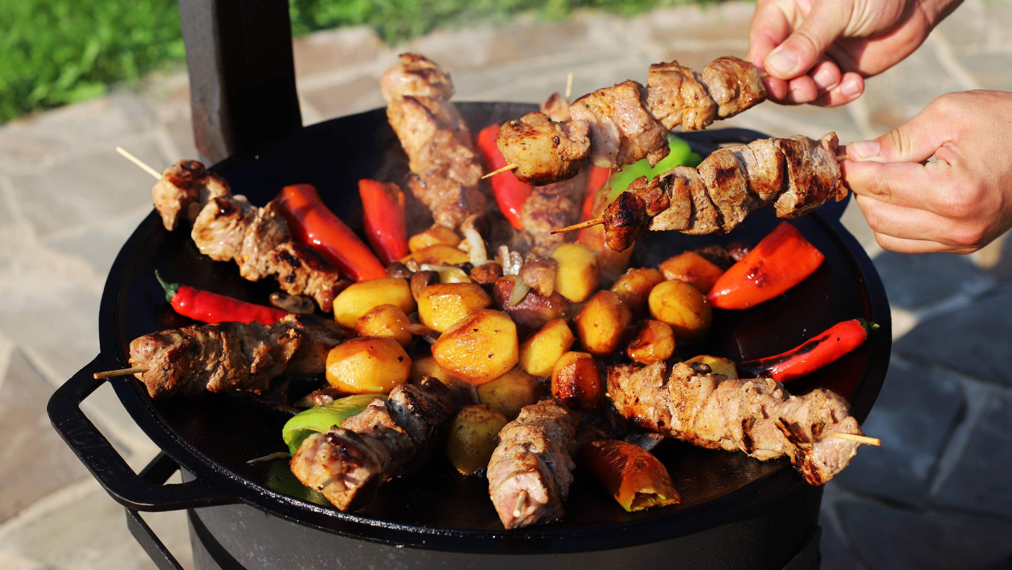 Шашлык с картошкой и грибами на садже. смотреть онлайн