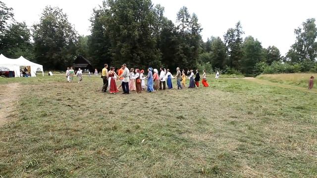 Хоровод под песню "ПАХАЛ МУЖИК ОГОРОД" смотреть онлайн