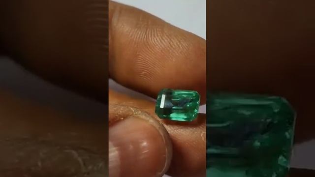 Natural Emerald cut zambiyan Qalety very very very good 100 % Natural Total wt 4 ct 2 pis смотреть онлайн
