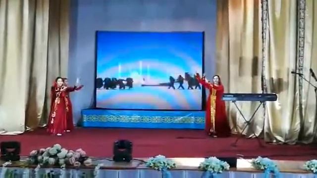 Танец девочек нашей школы в районном центре смотреть онлайн