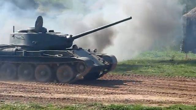 Танковый парад. Т-44 смотреть онлайн