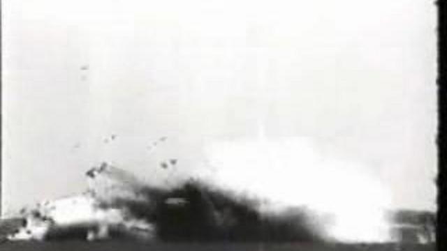 Пилот бомбардировщика взорвал сам себя смотреть онлайн