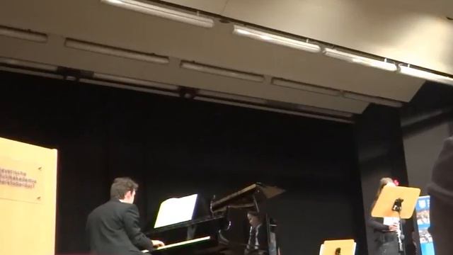 Seven years old girl playing clarinet! смотреть онлайн