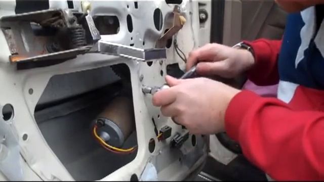 Fixing the Window Motor on an 1989 Lincoln Town Car / Mercury Grand Marquis / Ford Crown Victoria смотреть онлайн