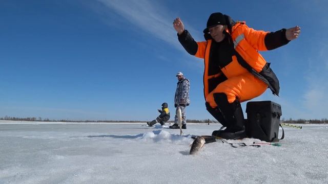 Зимняя рыбалка последний лед Светлана Гриня и Я.. 23.04.2023 г. смотреть онлайн