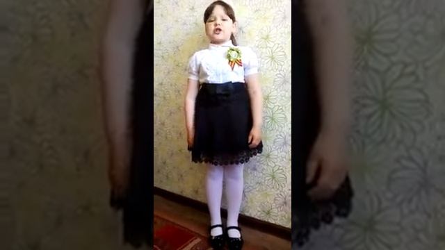 Спасибо деду за победу.Михаил Кривов. Читает Завальская София, 1 класс смотреть онлайн