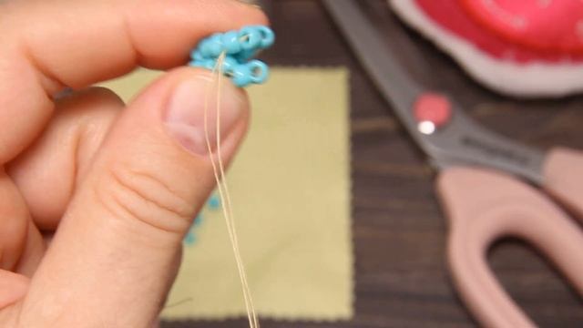 КАК СДЕЛАТЬ БРАСЛЕТ ИЗ БИСЕРА СВОИМИ РУКАМИ / HANDMADE BEADED BRACELET смотреть онлайн