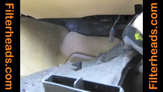 How to Replace Cabin Air Filter Mercedes-Benz C320 (Under Glovebox) смотреть онлайн