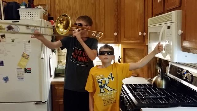 A trumpet player steals his brother's trombone. смотреть онлайн