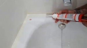 Как нужно силиконить ванну