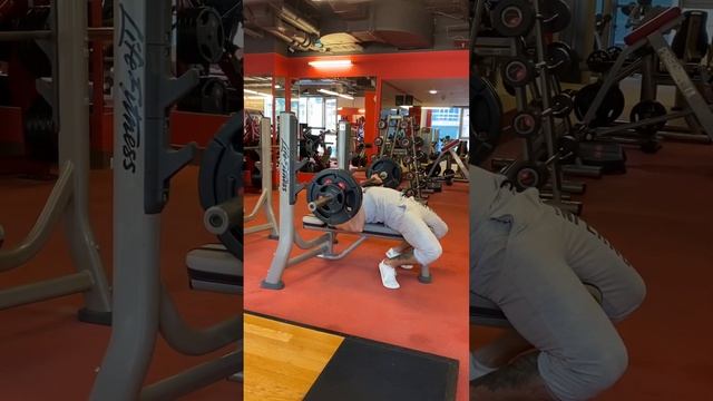 27.08 Д.3 Жим штанги лёжа узким хватом 90*11 смотреть онлайн