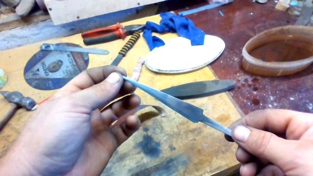 Хуторянин и ЗЕЛЁНЫЙ НОЖ. Изготовление ножа из клапана, акации и эпоксидной смолы. Ковка. смотреть онлайн