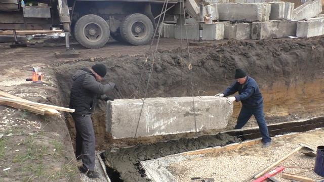 Большой дом за разумные деньги часть - 12. Установка блоков ФБС День 1 и 2 смотреть онлайн
