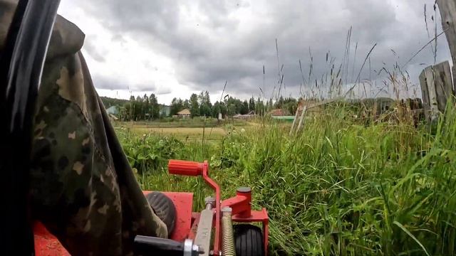 По высокой, высокой траве... Скос травы, профессиональная Газонокосилка ZEROTURN G-ZT52C смотреть онлайн