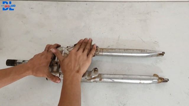 Turning A Rusty Trash Bike Into A Epic Mountain Bike [Full Upgrade]