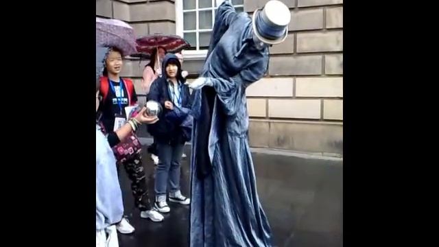 living statue The Fringe Festival 2010 смотреть онлайн