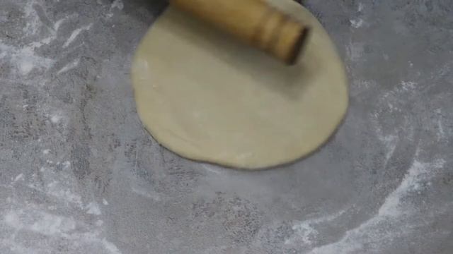 Как приготовить бездрожжевое тесто для пиццы на воде?Tесто получается очень тонким и хрустящим! смотреть онлайн