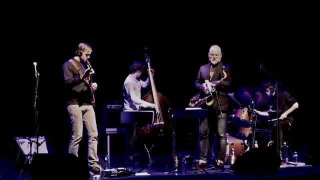 Viktor Sandström Trio feat Karl-Martin Almqvist - Lek смотреть онлайн