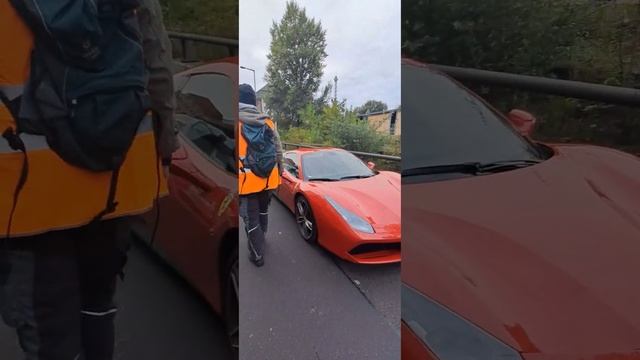 #letztegeneration hilft Frau Rettungsgasse für krankes Kind zu machen bei Autobahn Blockade Berlin смотреть онлайн