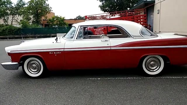 1956 RED BOTTOM WHITE TOP CHRYSLER NEW YORKER + FUZZY DICE смотреть онлайн