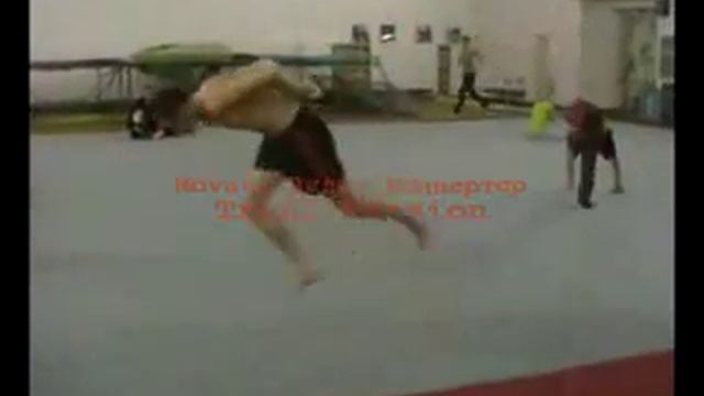 заднее руки находятся за спиной смотреть онлайн