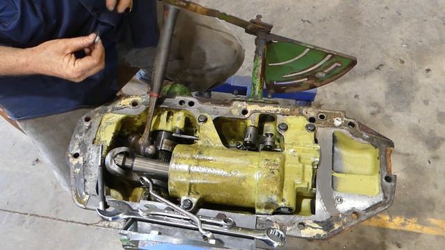 How to Remove your John Deere 2030 hydraulic lift cylinder from the lift cover смотреть онлайн